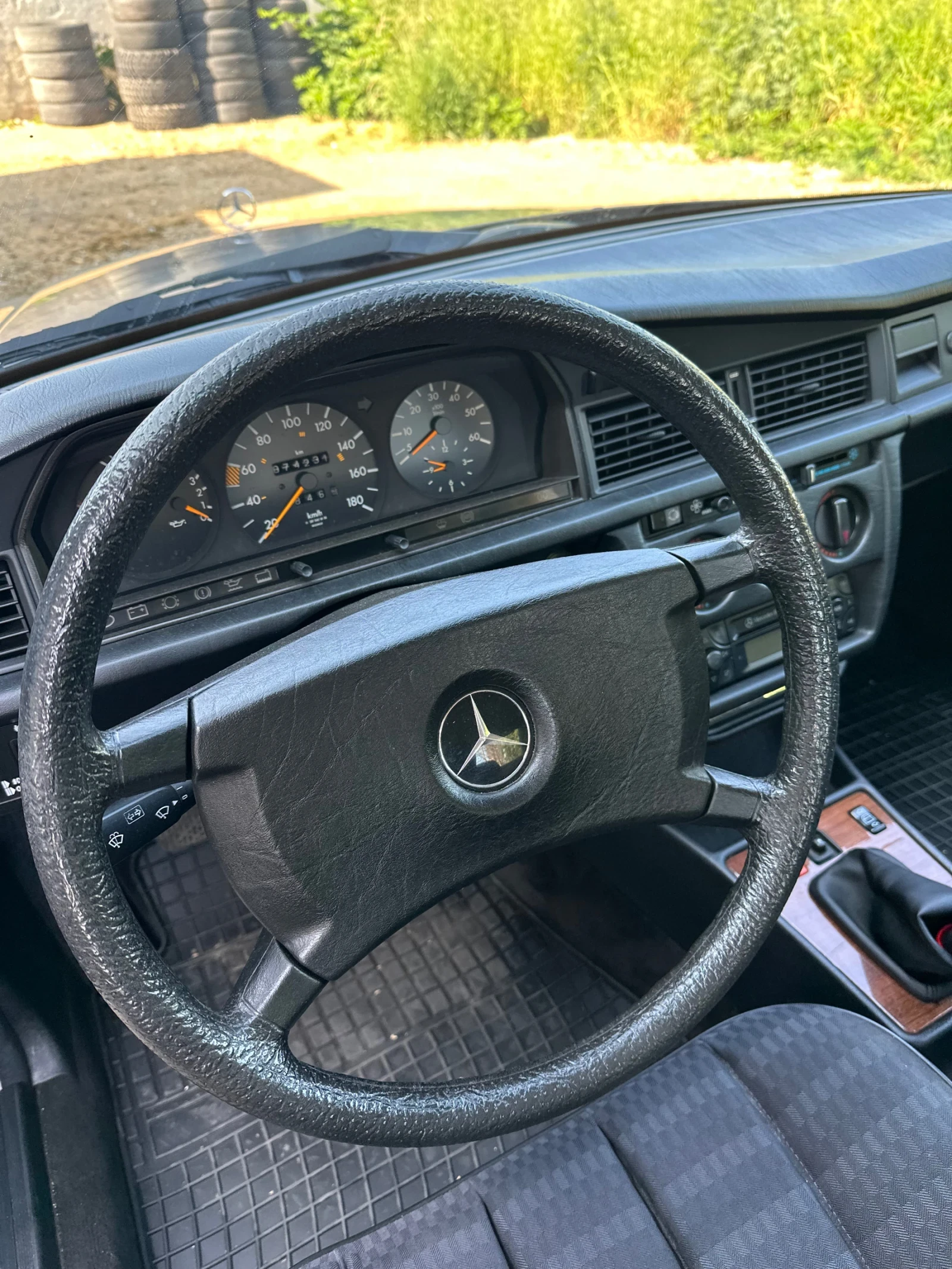 Mercedes-Benz 190  - изображение 9