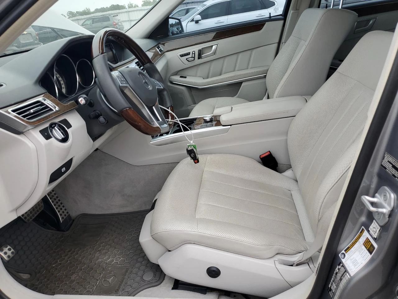 Mercedes-Benz E 350 4MATIC, LUXURY, Обдухване, Keyless, Harman Kardon  - изображение 7