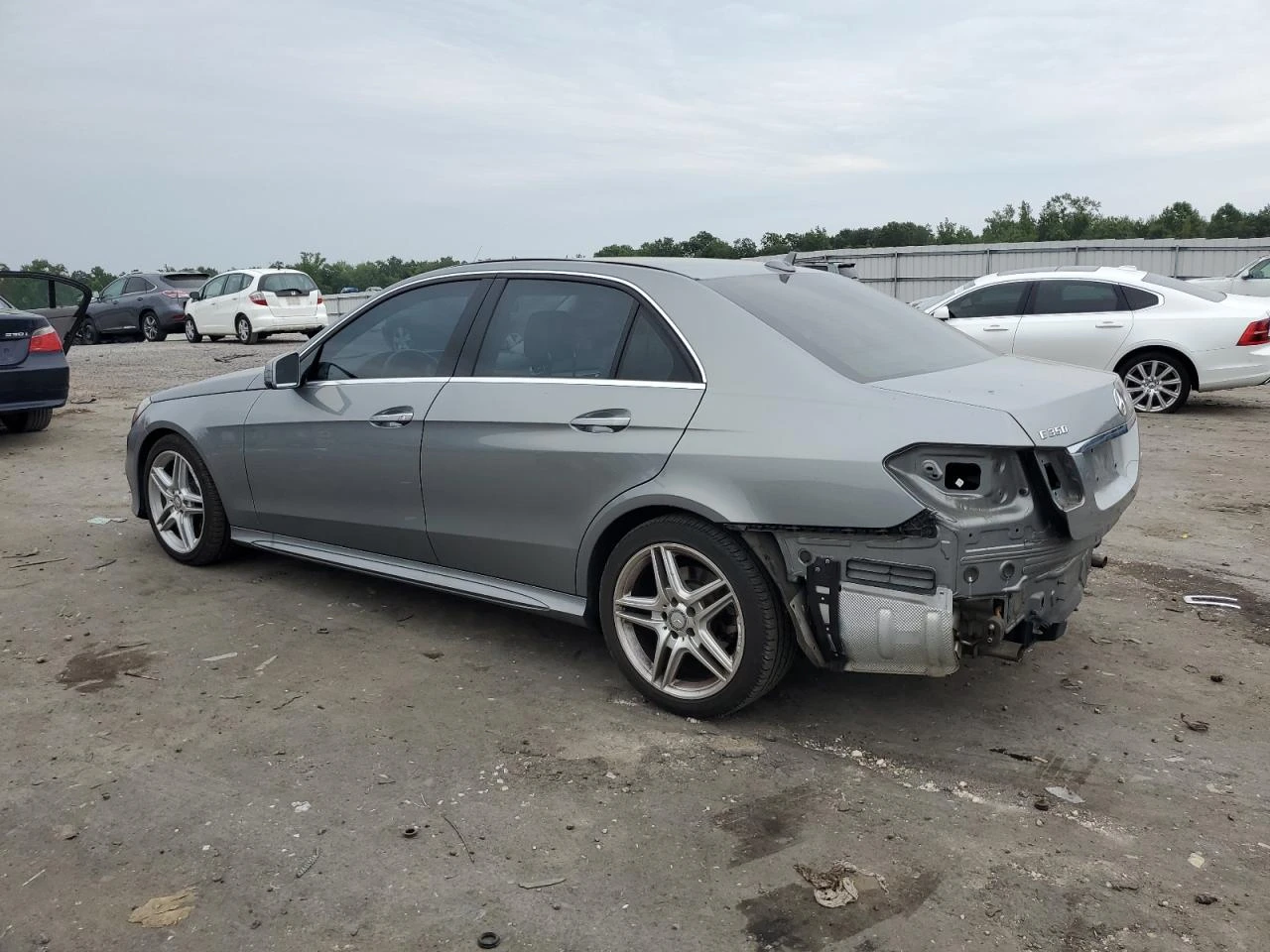 Mercedes-Benz E 350 4MATIC, LUXURY, Обдухване, Keyless, Harman Kardon  - изображение 2