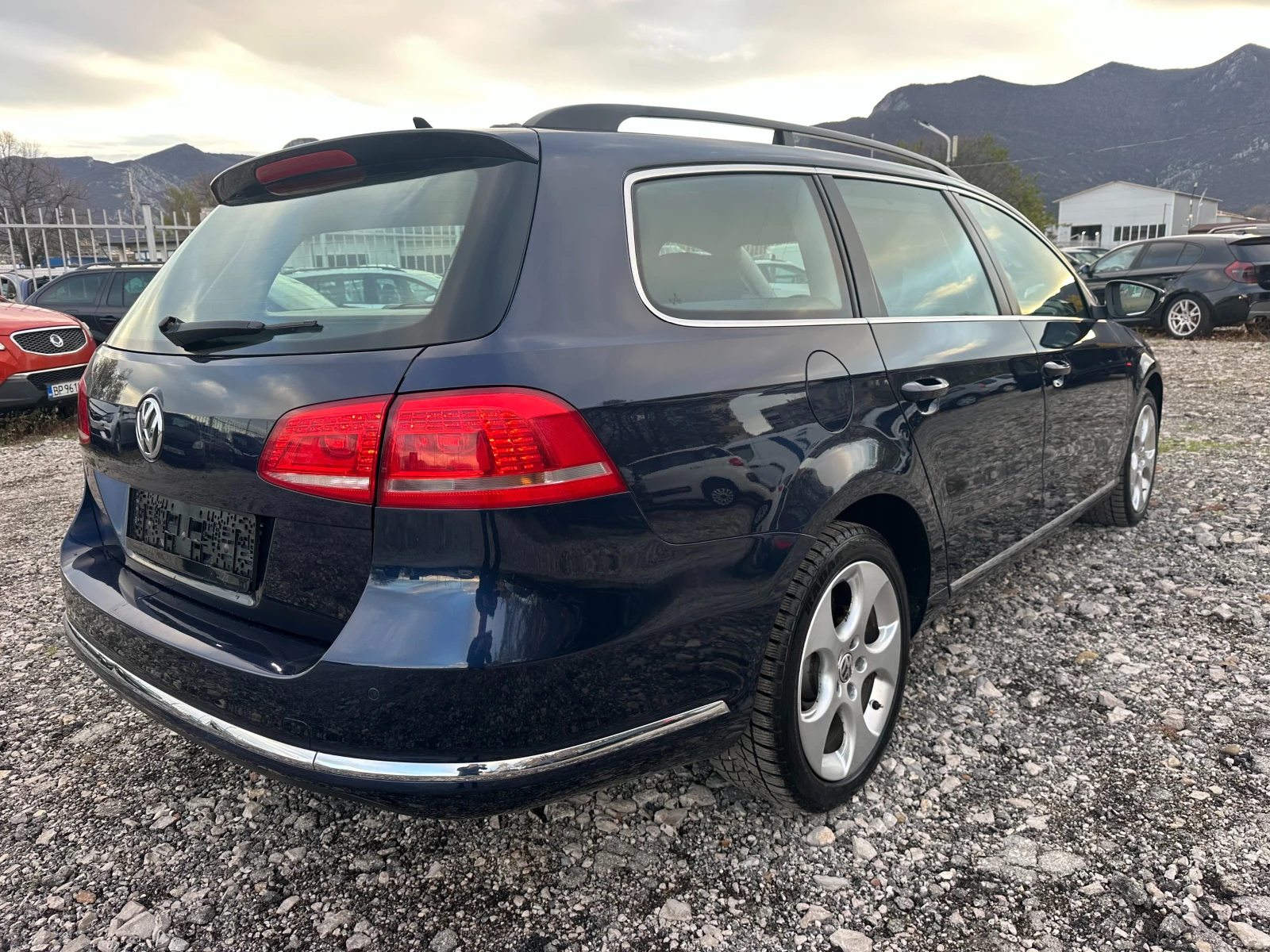 VW Passat 1.6TDI 105kc EVRO5 R-LINE - изображение 3
