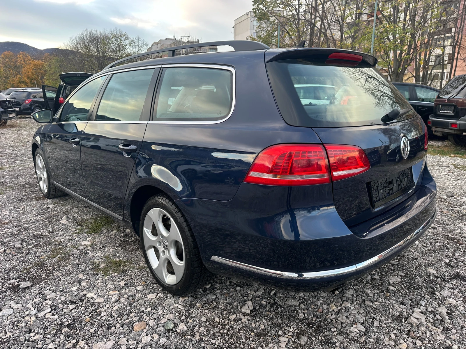VW Passat 1.6TDI 105kc EVRO5 R-LINE - изображение 5