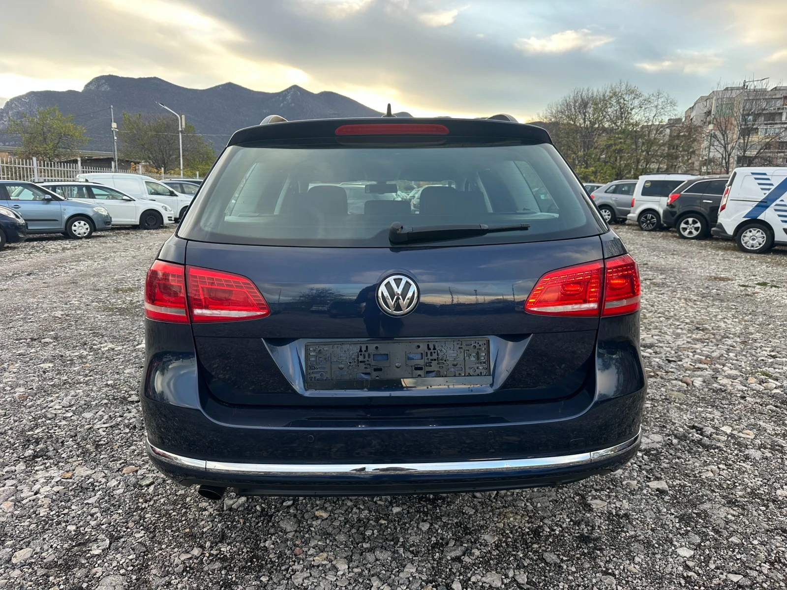 VW Passat 1.6TDI 105kc EVRO5 R-LINE - изображение 4