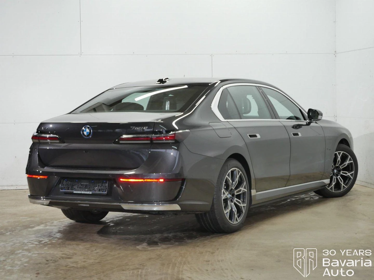 BMW 750 e xDrive Sportautomatic - изображение 3