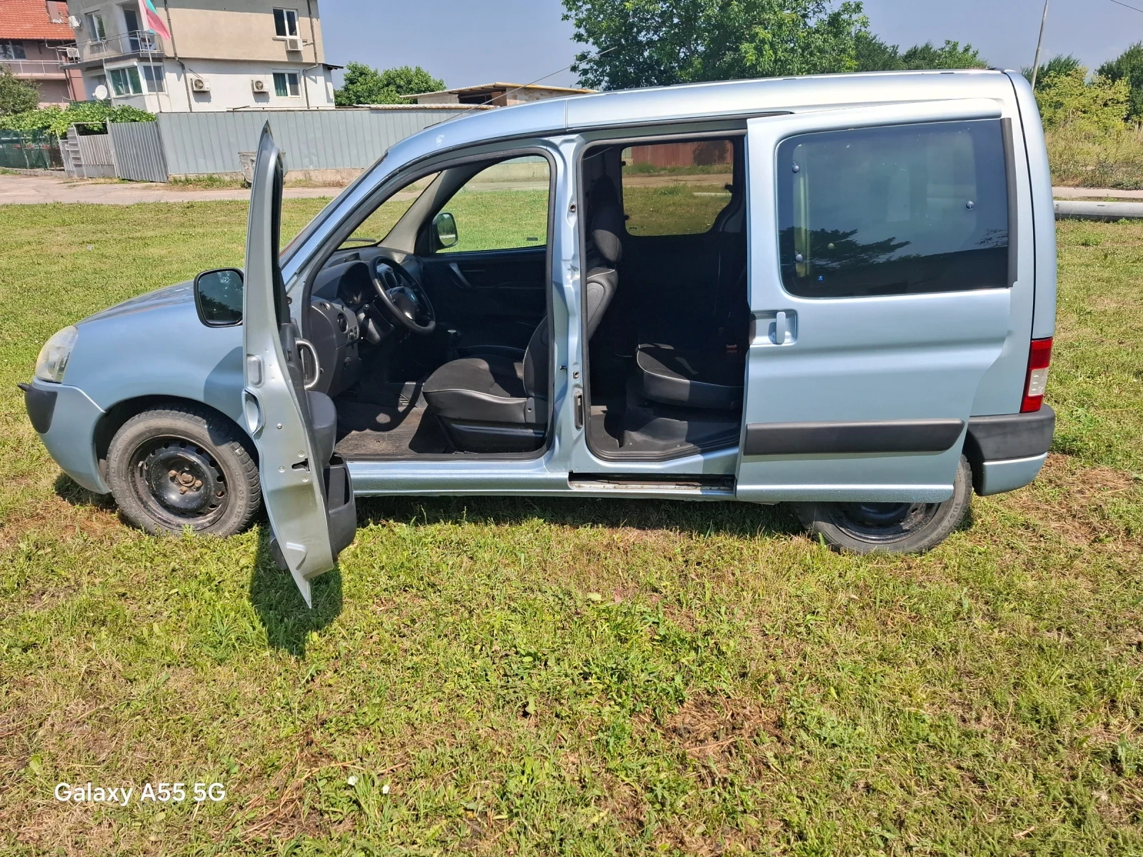 Peugeot Partner 1.6HDI, снимка 15 - Автомобили и джипове - 55123324