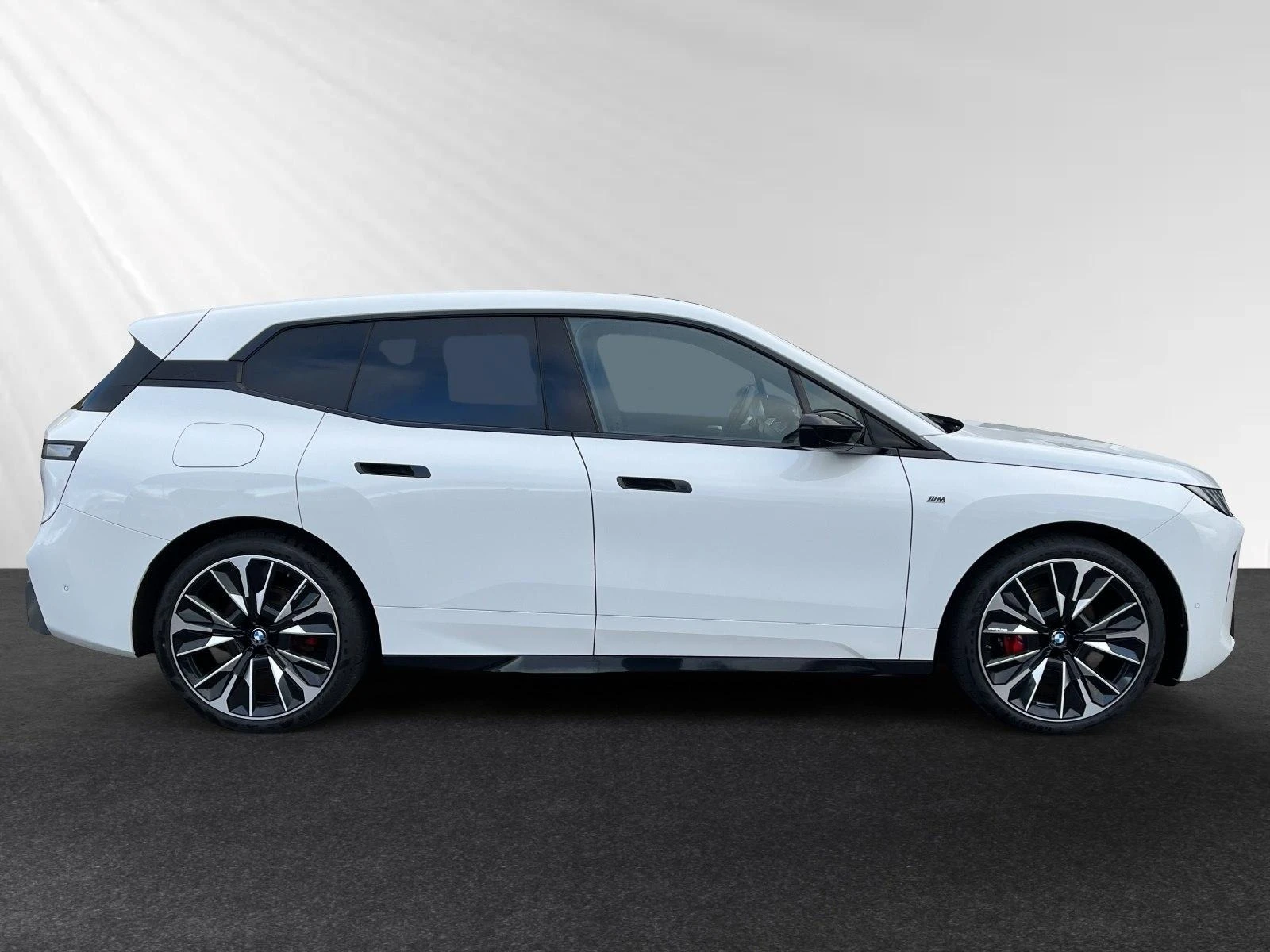 BMW iX M70/xDrive/B&W/PANO SKY/ICONIC GLOW/, снимка 3 - Автомобили и джипове - 53820190