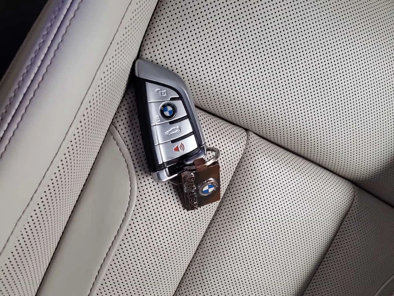 BMW 850 M850I XDRIVE  CARFAX, снимка 8 - Автомобили и джипове - 53911079