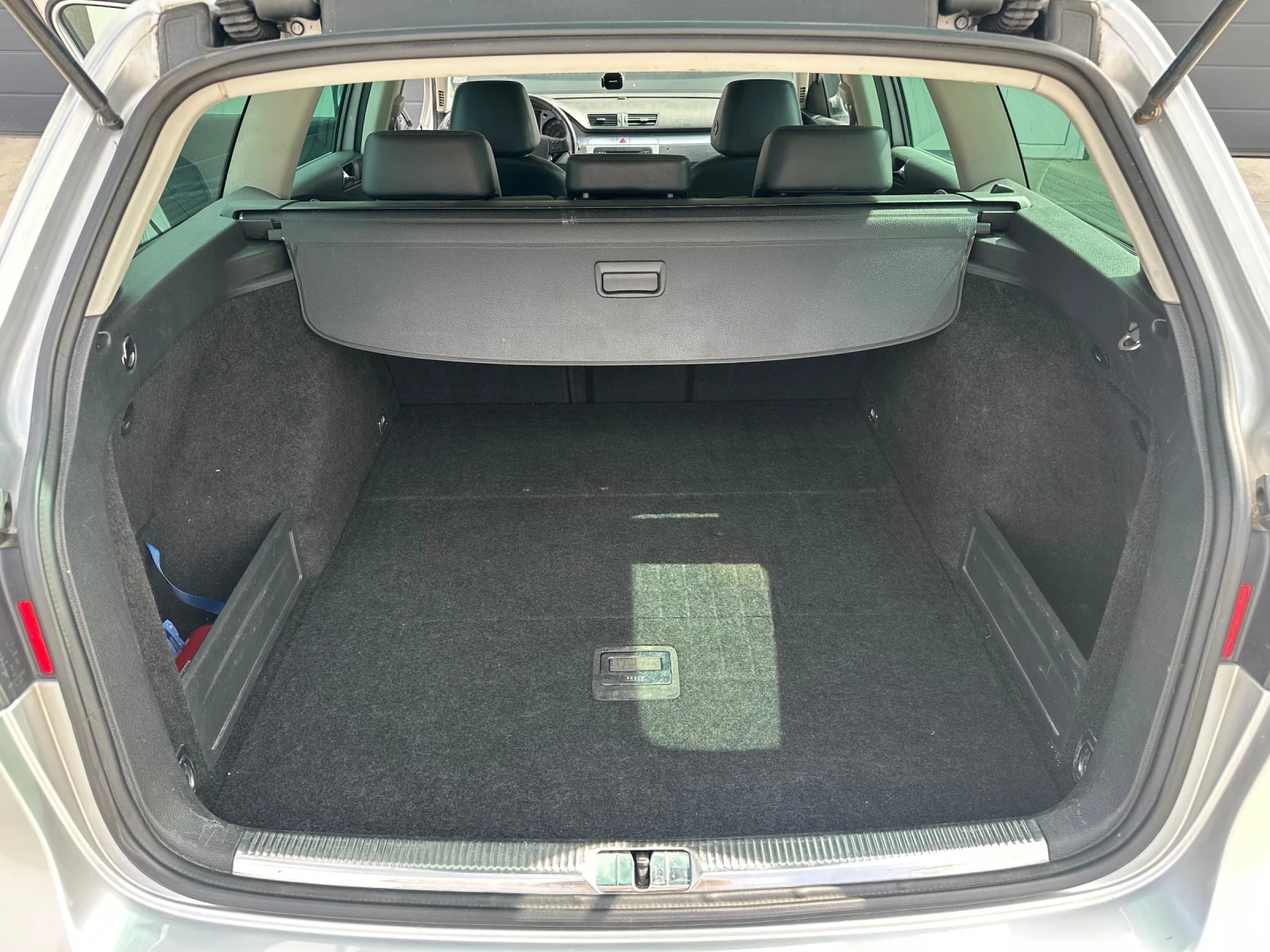 VW Passat 2.0 TDI 8V (140hp) 4MOTION, снимка 12 - Автомобили и джипове - 53937273