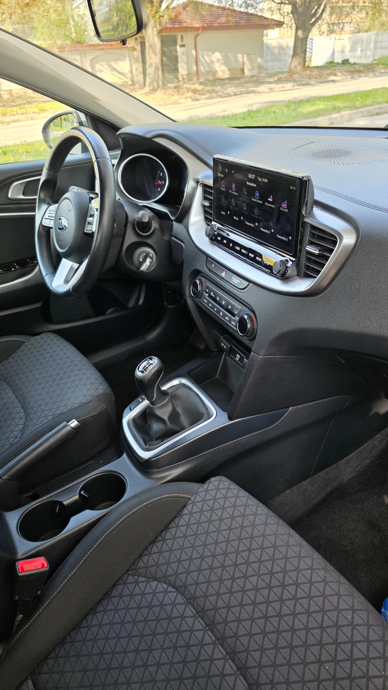 Kia Ceed 1.4MPI 100кс ЗаводскаГаз.Перфектна!!!, снимка 9 - Автомобили и джипове - 54195156