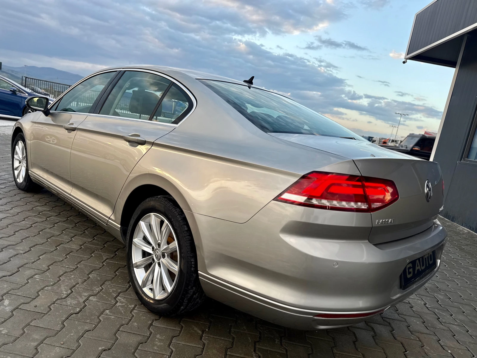 VW Passat 2.0TDI 150 ks Собствен лизинг !!!Хайнлайн !!!  , снимка 7 - Автомобили и джипове - 54248414