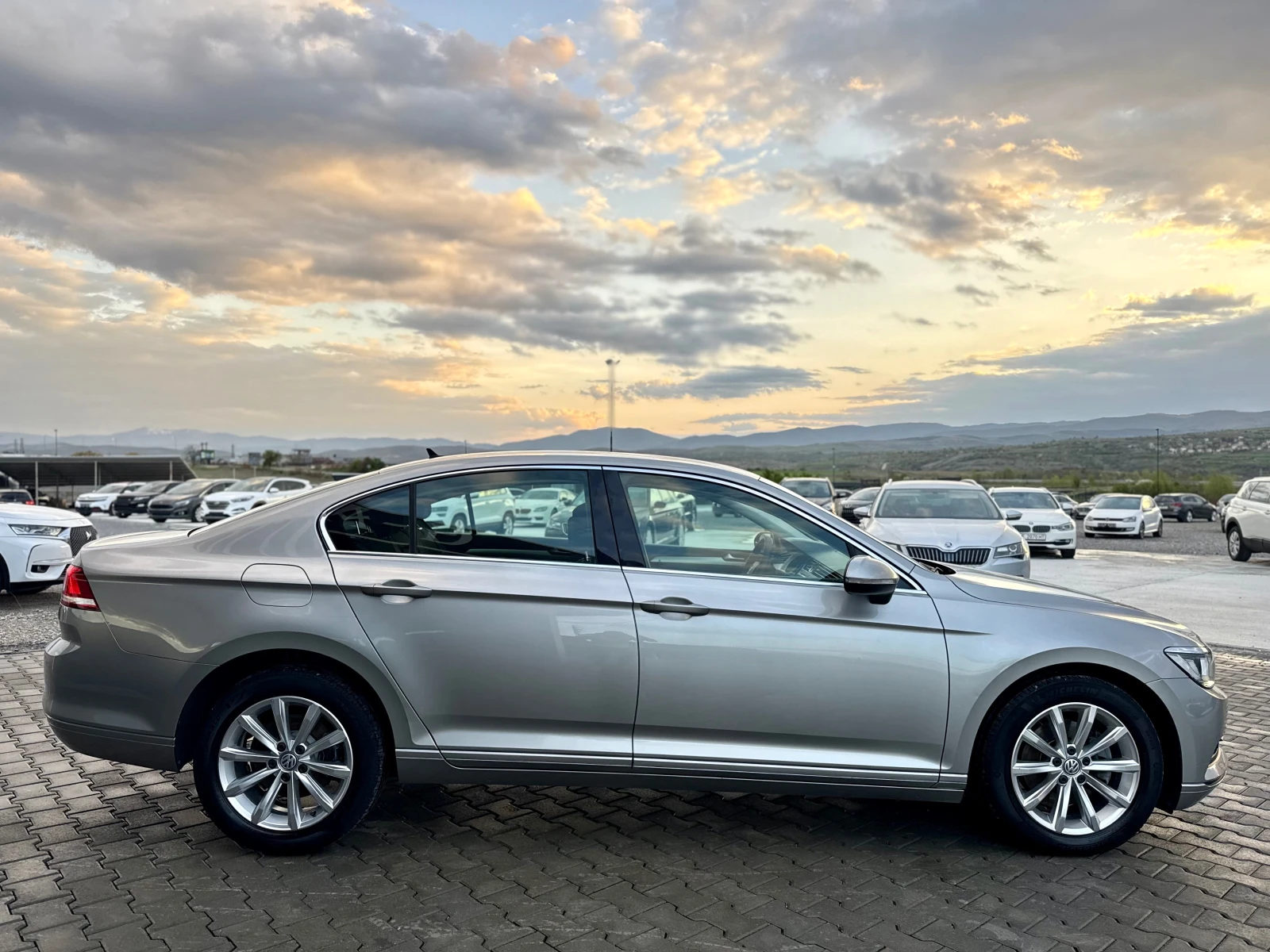 VW Passat 2.0TDI 150 ks Собствен лизинг !!!Хайнлайн !!!  , снимка 4 - Автомобили и джипове - 54248414