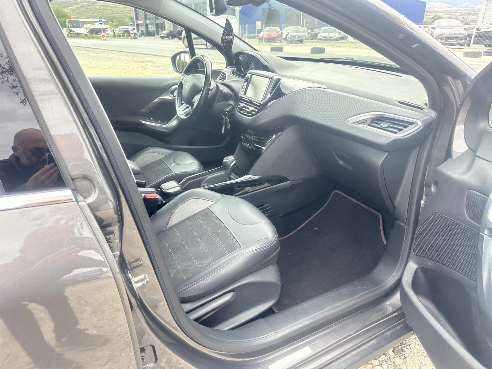 Peugeot 2008 1.2 Allure/Panorama/Automatic, снимка 7 - Автомобили и джипове - 56264469