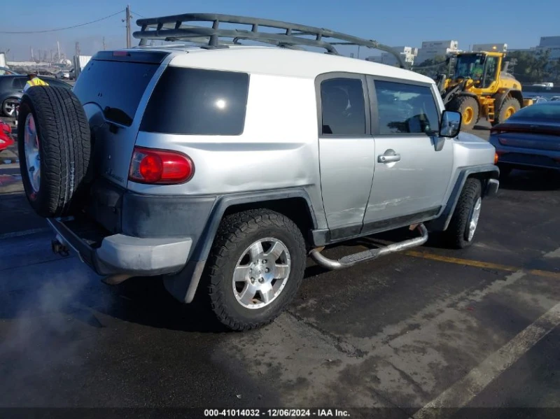 Toyota Fj cruiser Клип на мотора, снимка 4 - Автомобили и джипове - 48570995