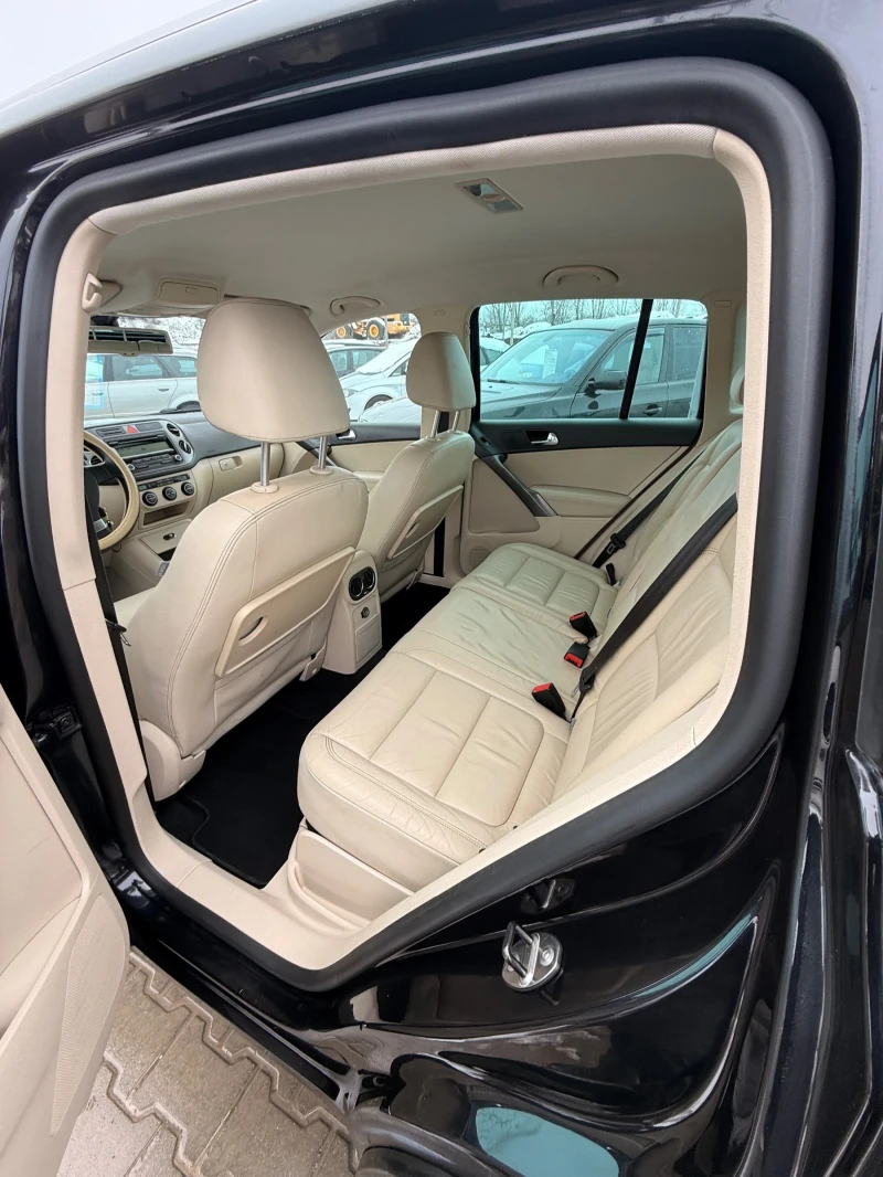 VW Tiguan 2.0* 4x4* Обслужена* Топ* Нови гуми* Бартер* Реалн, снимка 13 - Автомобили и джипове - 53377377