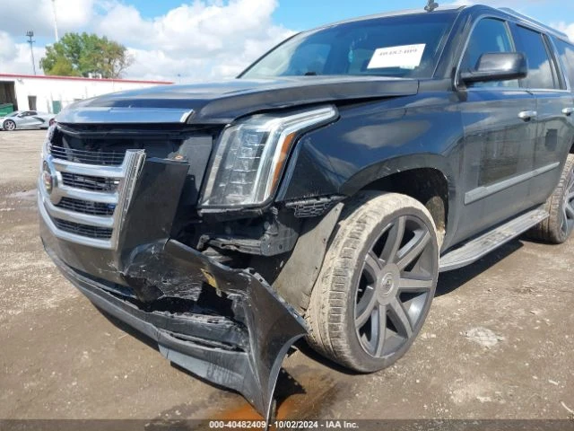 Cadillac Escalade, снимка 6 - Автомобили и джипове - 47521674