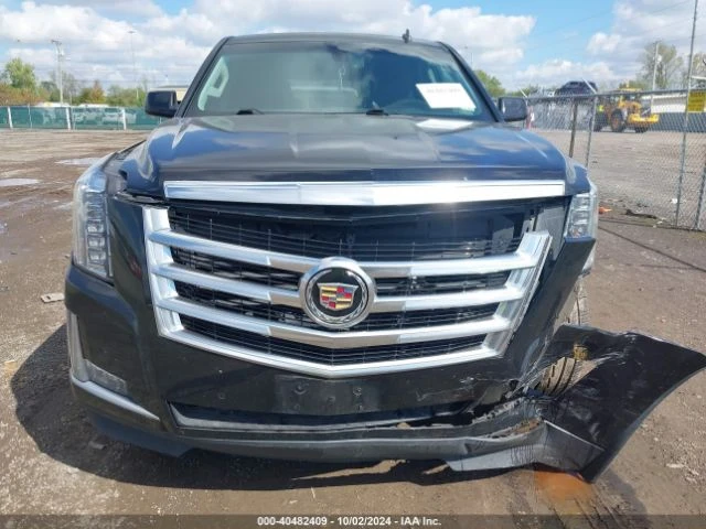 Cadillac Escalade, снимка 12 - Автомобили и джипове - 47521674