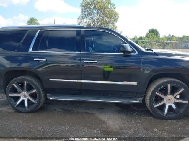 Cadillac Escalade, снимка 13 - Автомобили и джипове - 47521674