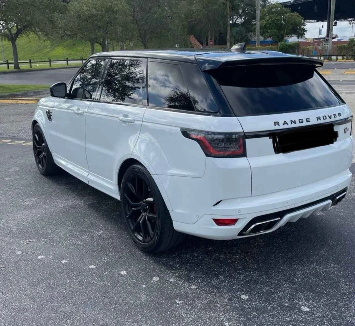 Land Rover Range Rover Sport Range Rover Sport SVR Carbon* Panorama* Meridian - изображение 4