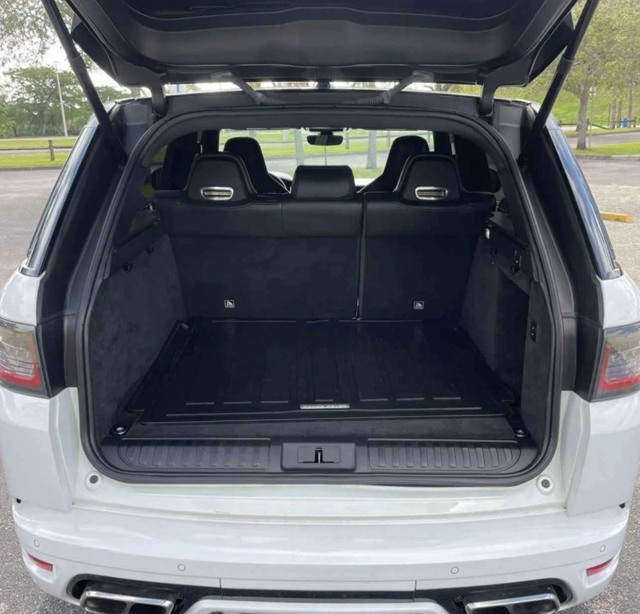 Land Rover Range Rover Sport Range Rover Sport SVR Carbon* Panorama* Meridian - изображение 9