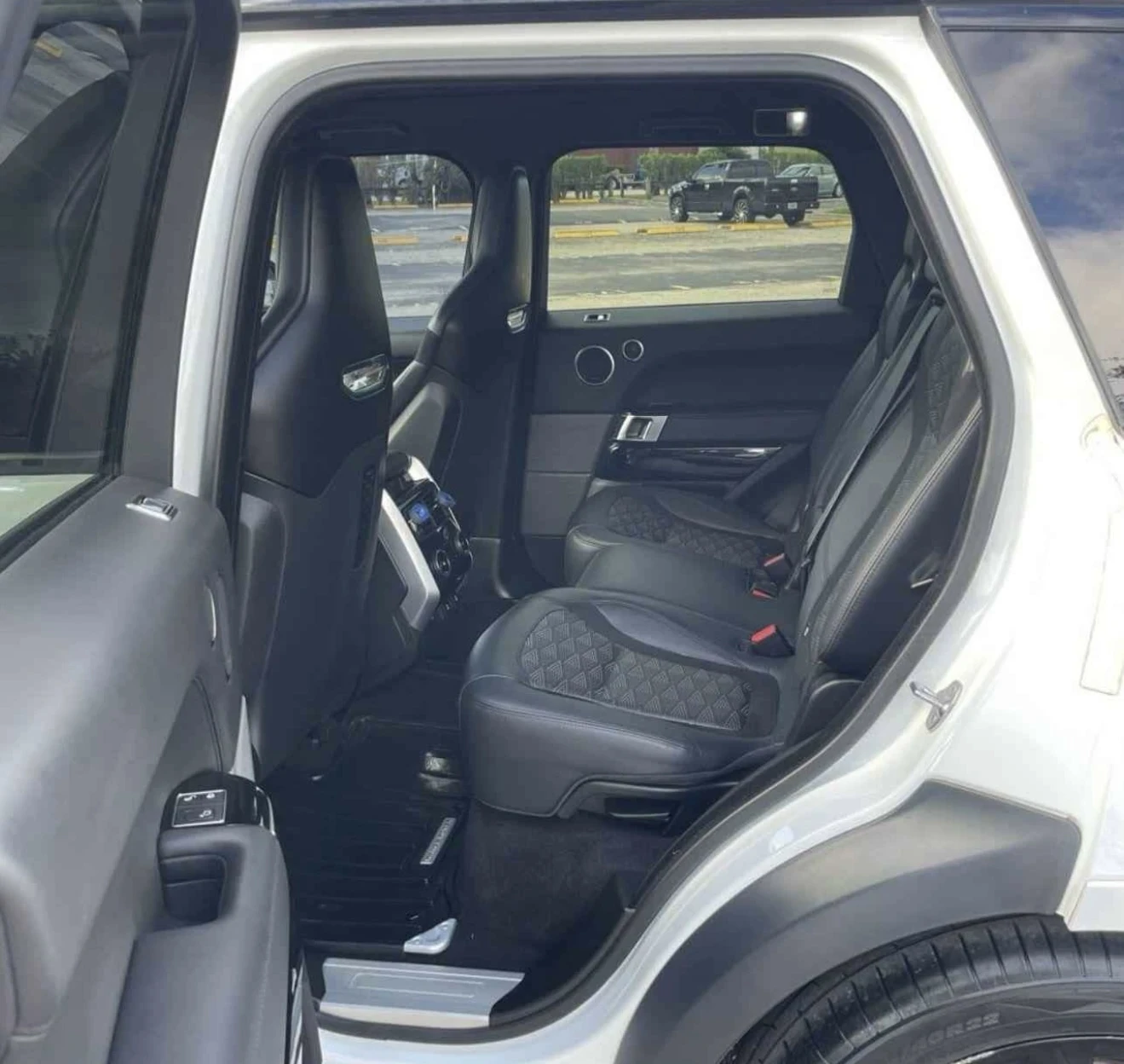 Land Rover Range Rover Sport Range Rover Sport SVR Carbon* Panorama* Meridian - изображение 7