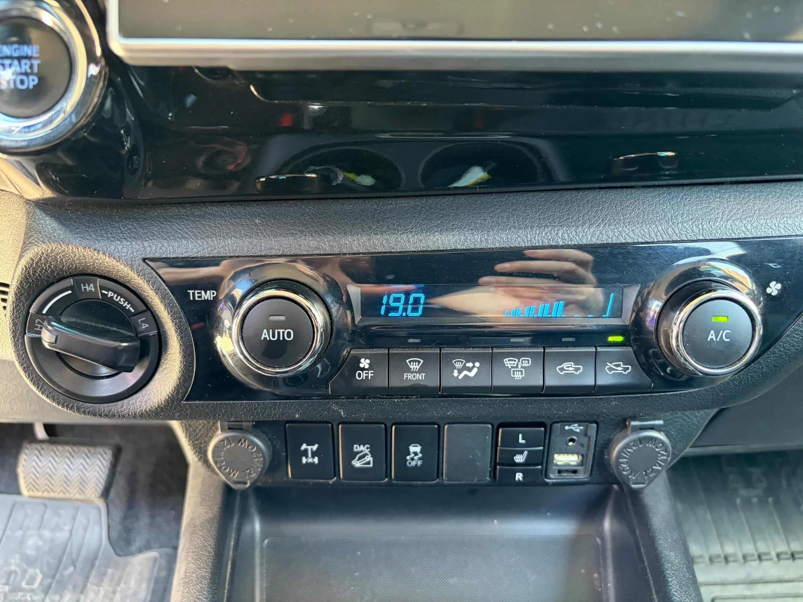 Toyota Hilux, снимка 9 - Автомобили и джипове - 54113757