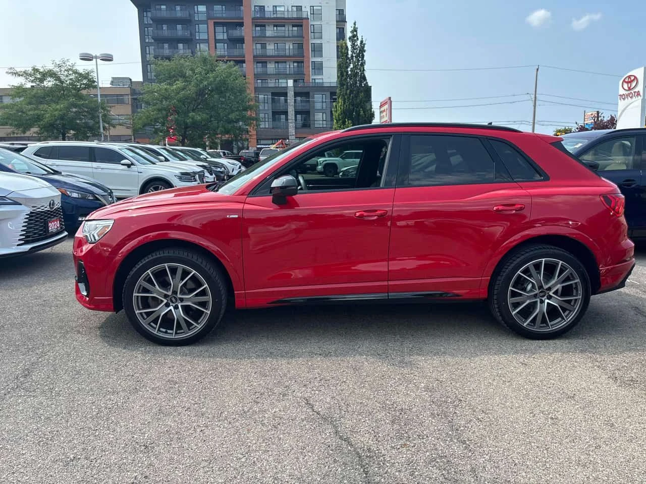 Audi Q3 Progressiv / DISTRONIC / MATRIX / CARFAX, снимка 2 - Автомобили и джипове - 55632498