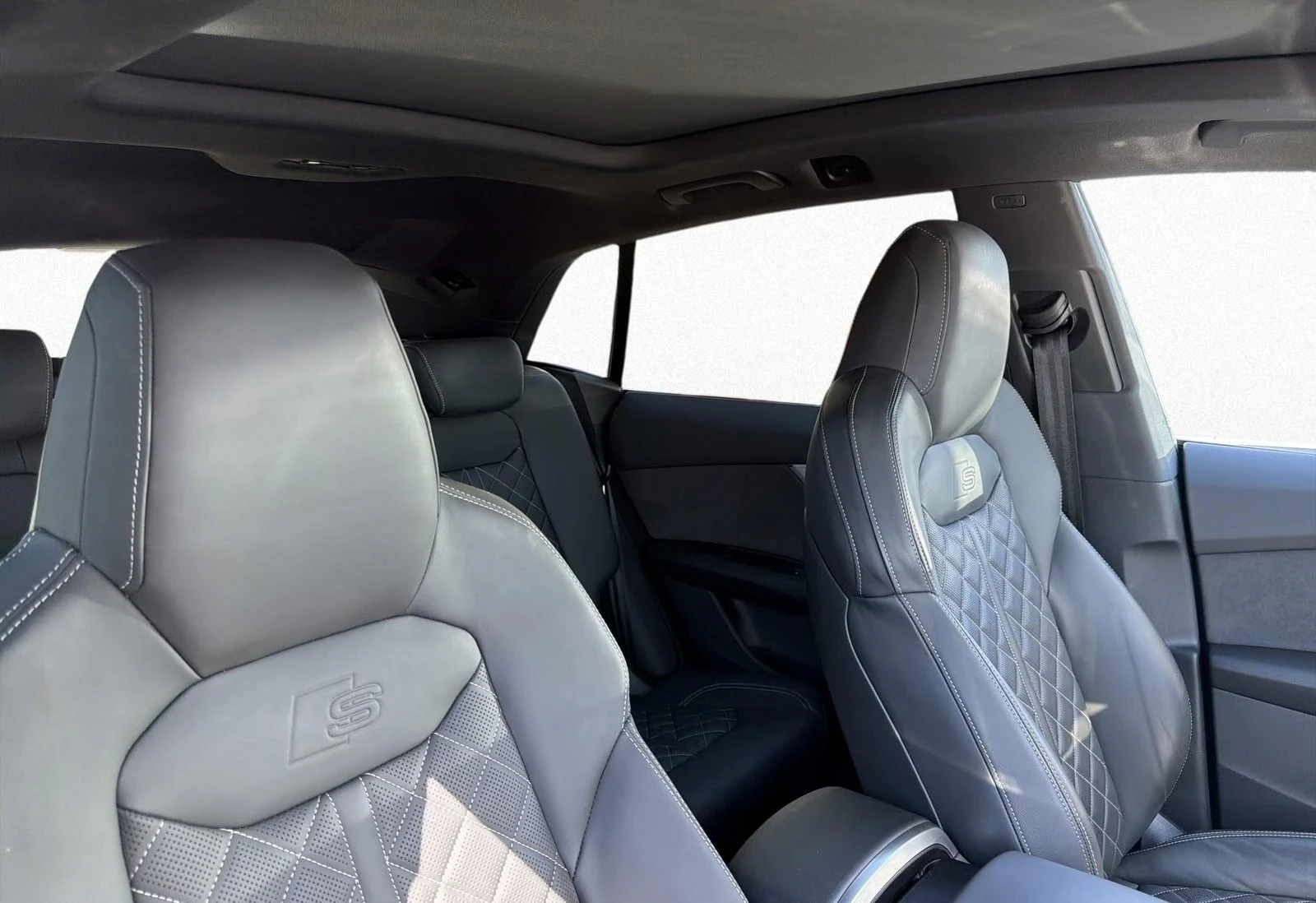Audi Q8 50 TDI / S-LINE / BLACK OPTIC / 360 / MATRIX/ B&O/, снимка 9 - Автомобили и джипове - 56081771