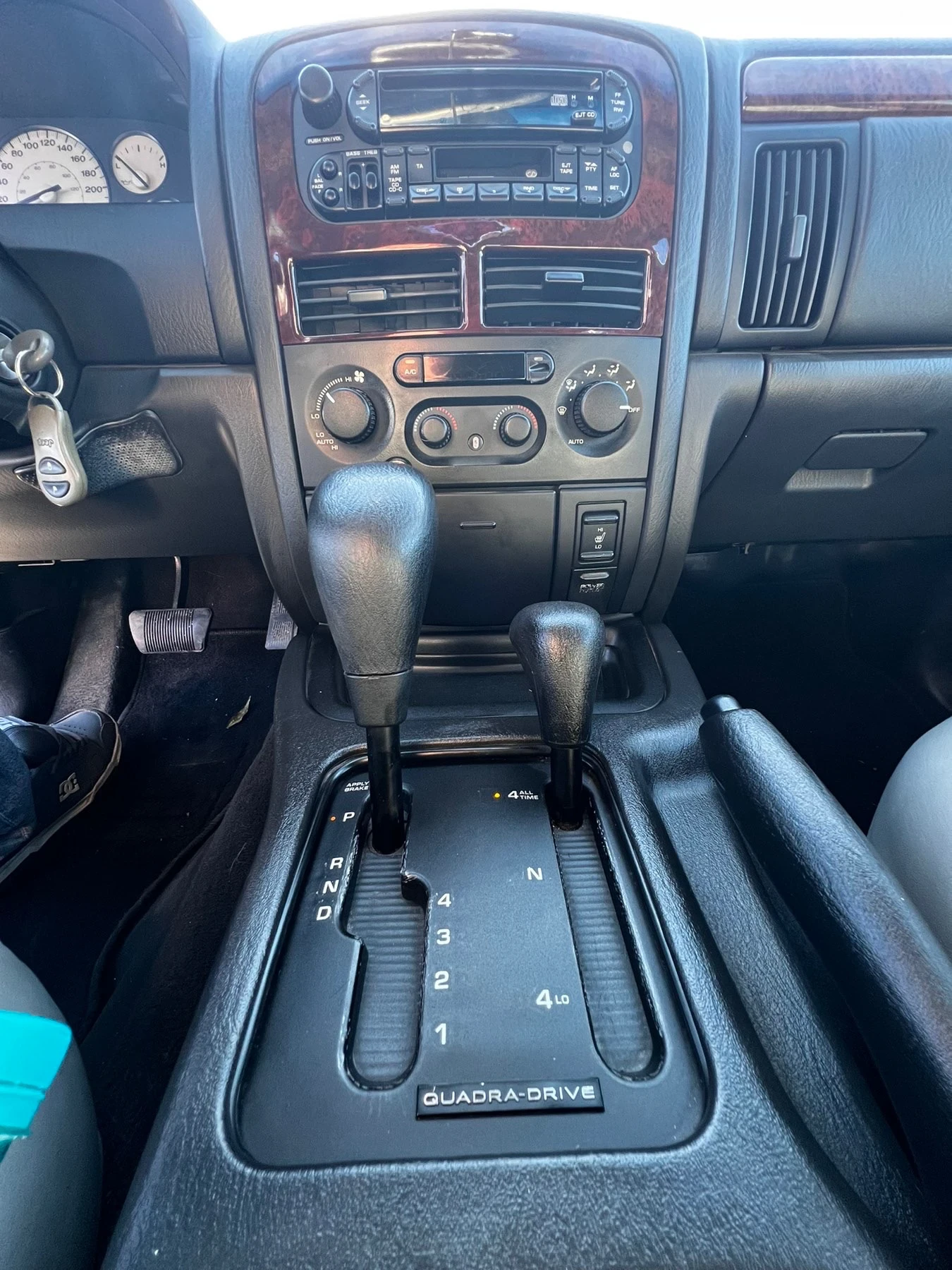Jeep Grand cherokee Overland, снимка 16 - Автомобили и джипове - 56571193