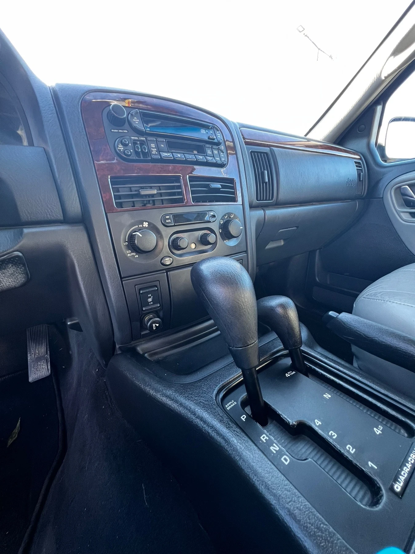 Jeep Grand cherokee Overland, снимка 11 - Автомобили и джипове - 56571193