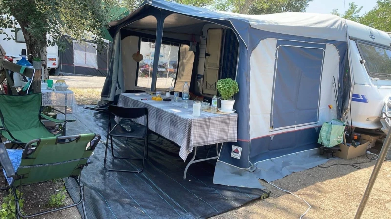 Каравана Hobby Delux, снимка 2 - Каравани и кемпери - 52122843