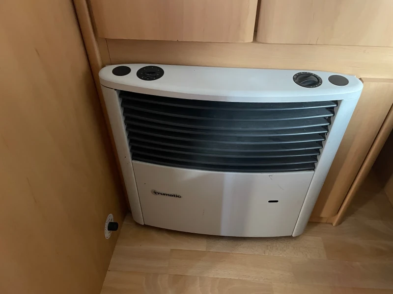 Каравана Hobby Delux, снимка 3 - Каравани и кемпери - 52122843