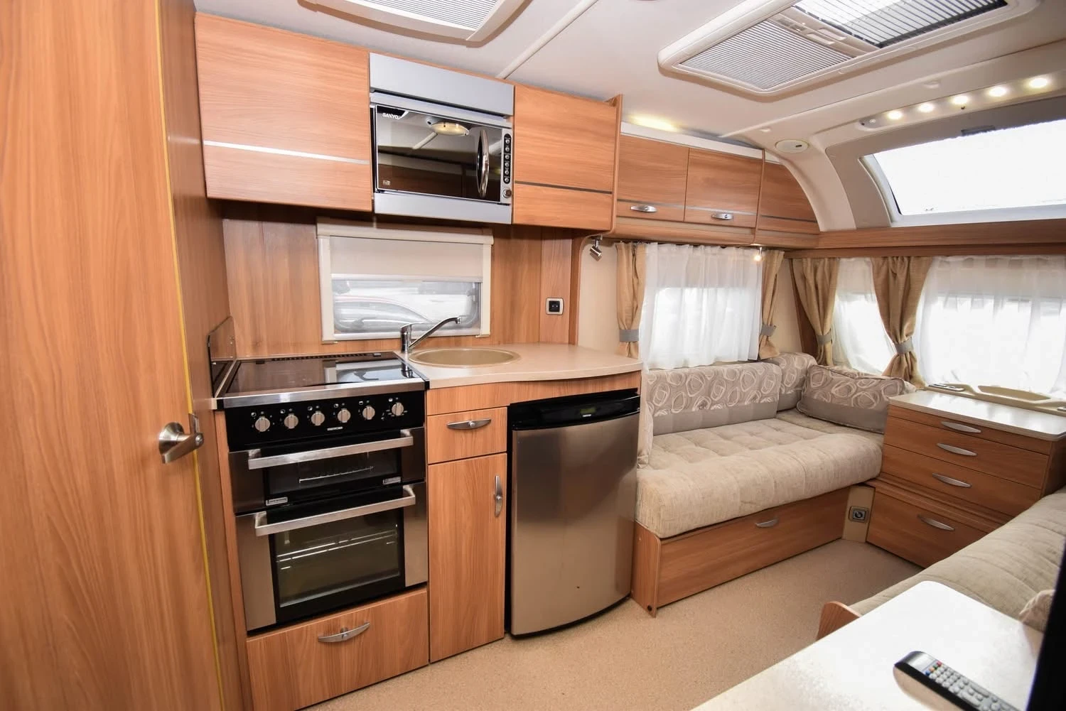 Каравана Sprite Cruzer 460SR !!!УНИКАТ!!!, снимка 6 - Каравани и кемпери - 54366548