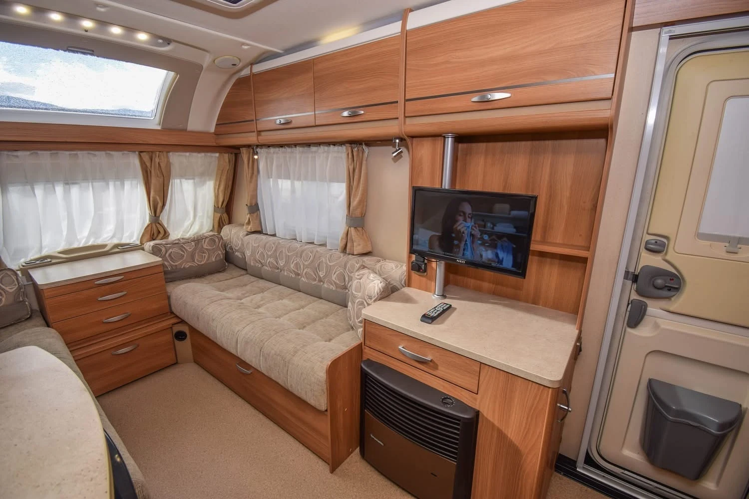 Каравана Sprite Cruzer 460SR !!!УНИКАТ!!!, снимка 7 - Каравани и кемпери - 54366548