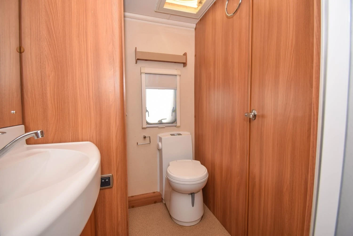 Каравана Sprite Cruzer 460SR !!!УНИКАТ!!!, снимка 17 - Каравани и кемпери - 54366548