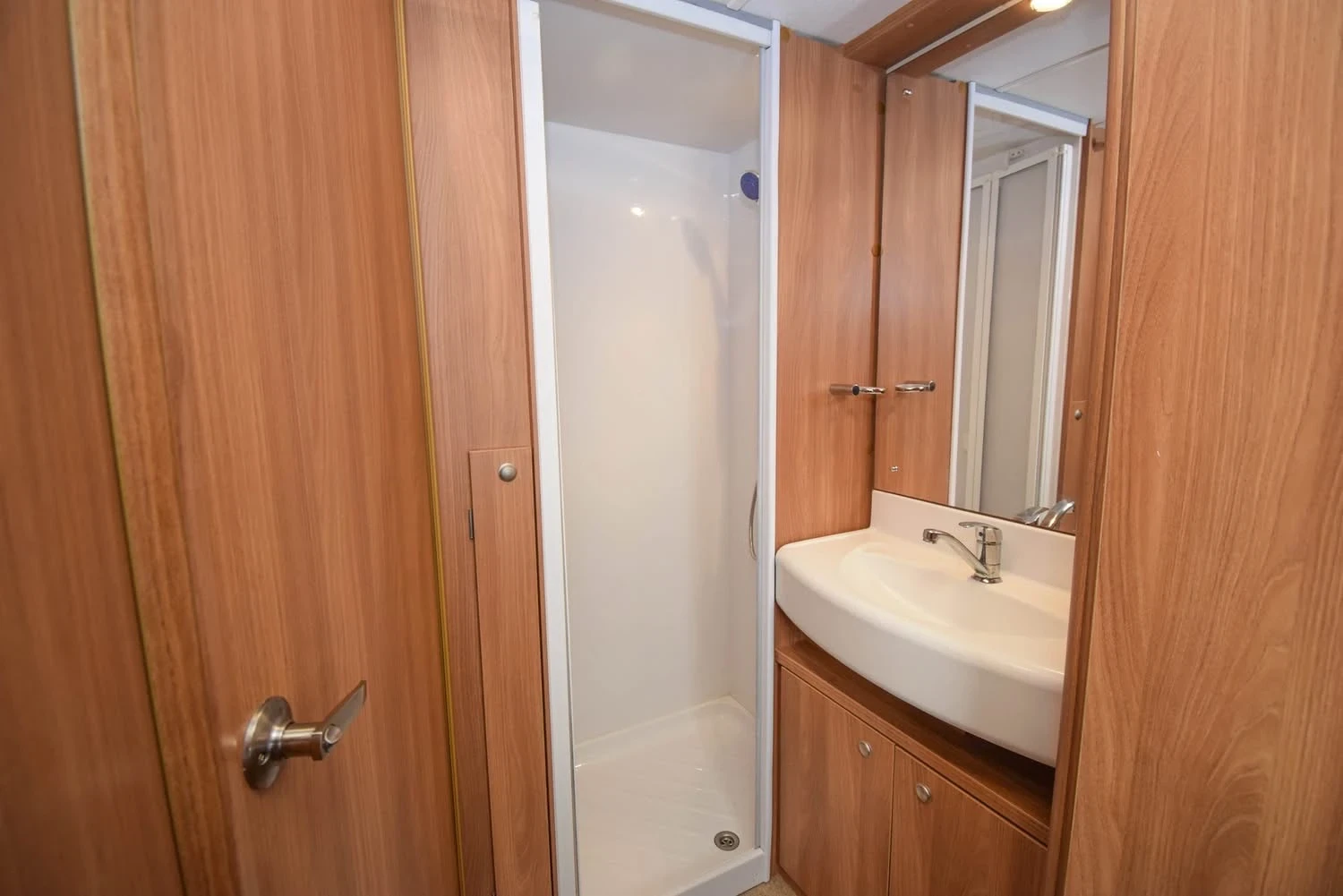 Каравана Sprite Cruzer 460SR !!!УНИКАТ!!!, снимка 16 - Каравани и кемпери - 54366548