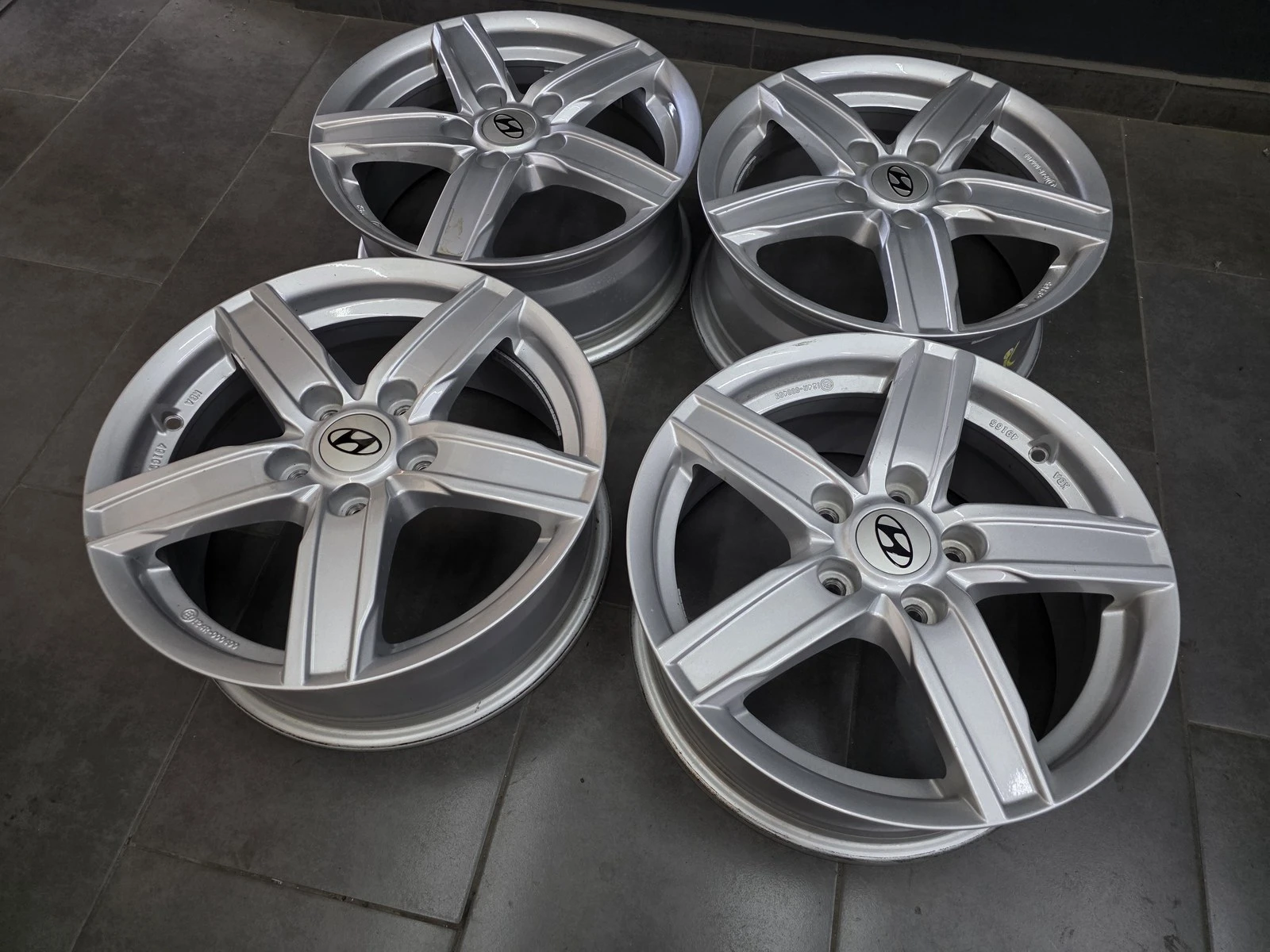 Джанти за Hyundai, снимка 3 - Гуми и джанти - 56718935