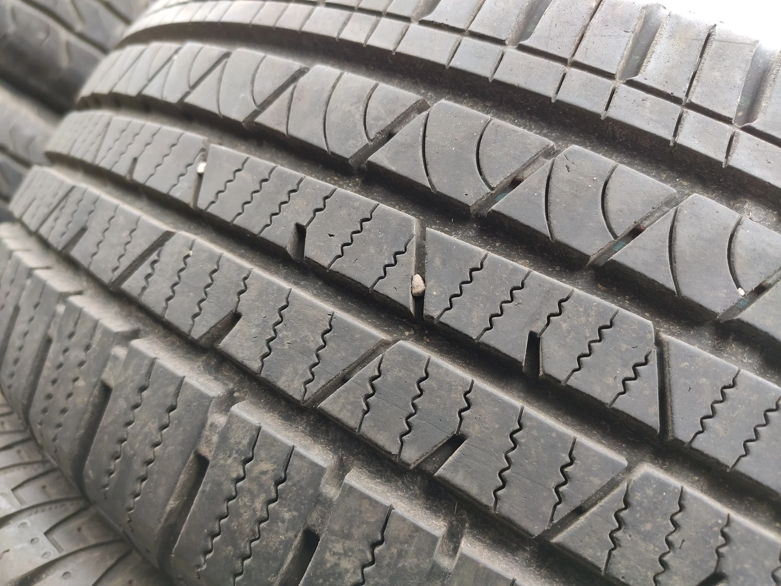Гуми Всесезонни 215/65R16, снимка 3 - Гуми и джанти - 56725817