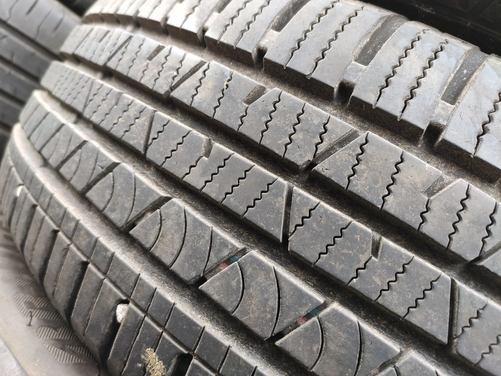 Гуми Всесезонни 215/65R16, снимка 4 - Гуми и джанти - 56725817