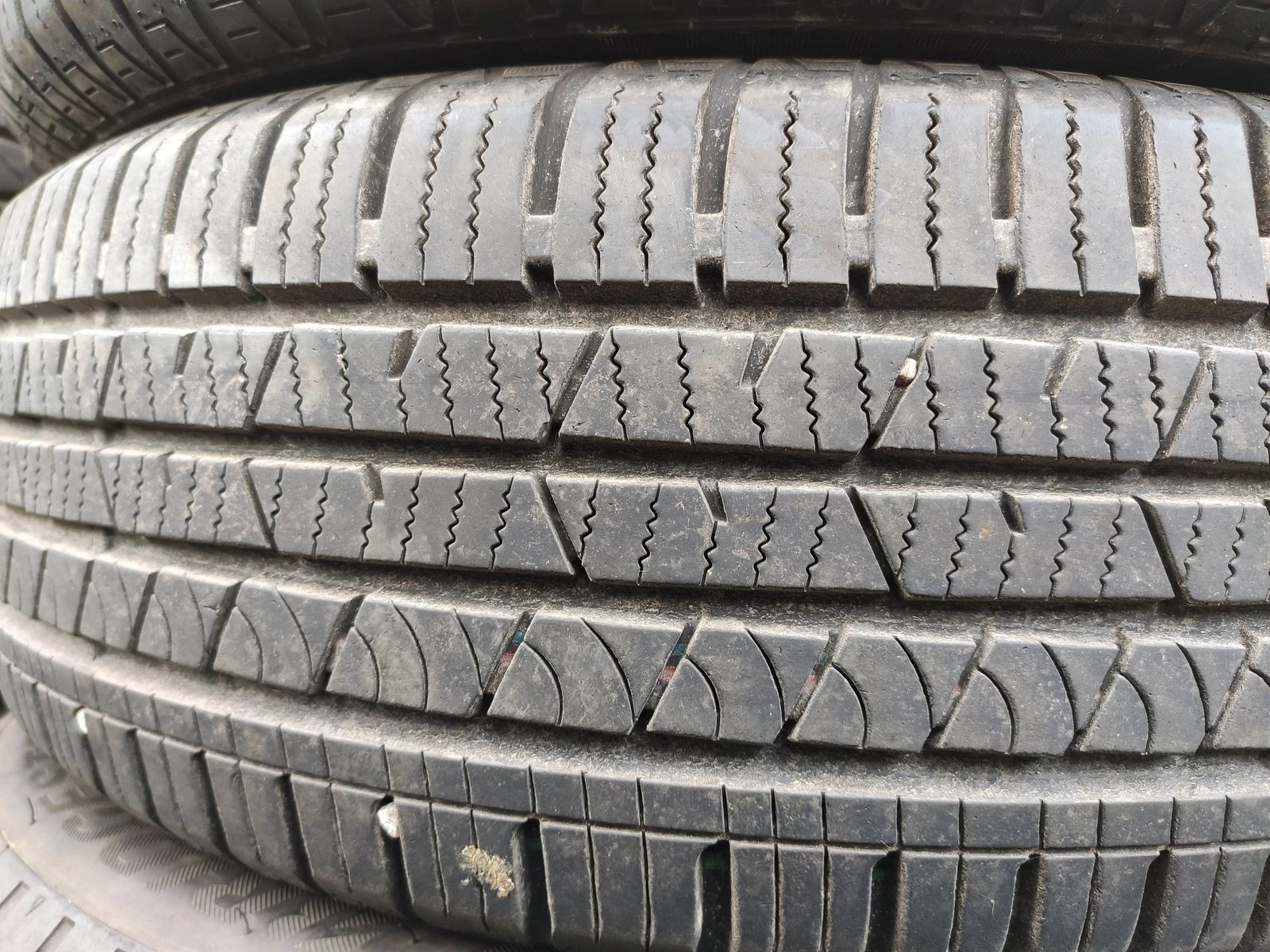 Гуми Всесезонни 215/65R16, снимка 2 - Гуми и джанти - 56725817