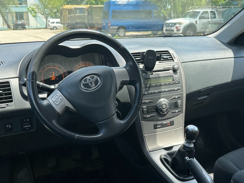 Toyota Corolla 1.3 VVT-i, снимка 5 - Автомобили и джипове - 46443281