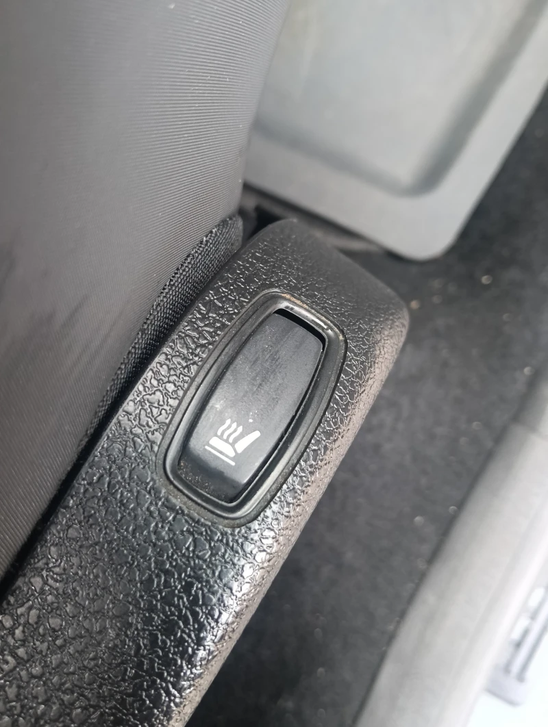 Dacia Lodgy 1.6 LPG PRESTIGE, снимка 13 - Автомобили и джипове - 51684365