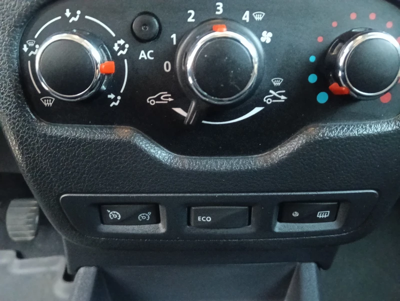 Dacia Lodgy 1.6 LPG PRESTIGE, снимка 10 - Автомобили и джипове - 51684365