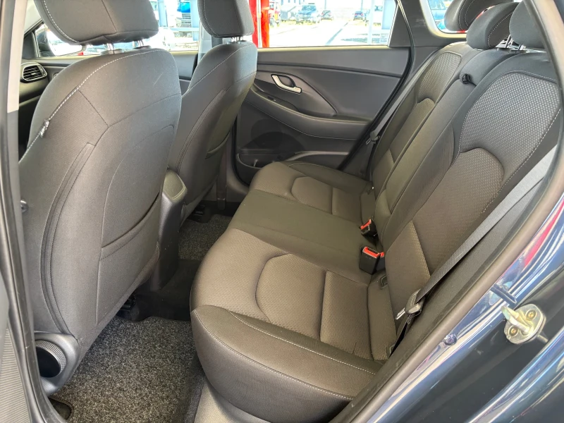 Hyundai I30 1.6 CRDI, снимка 11 - Автомобили и джипове - 52258976