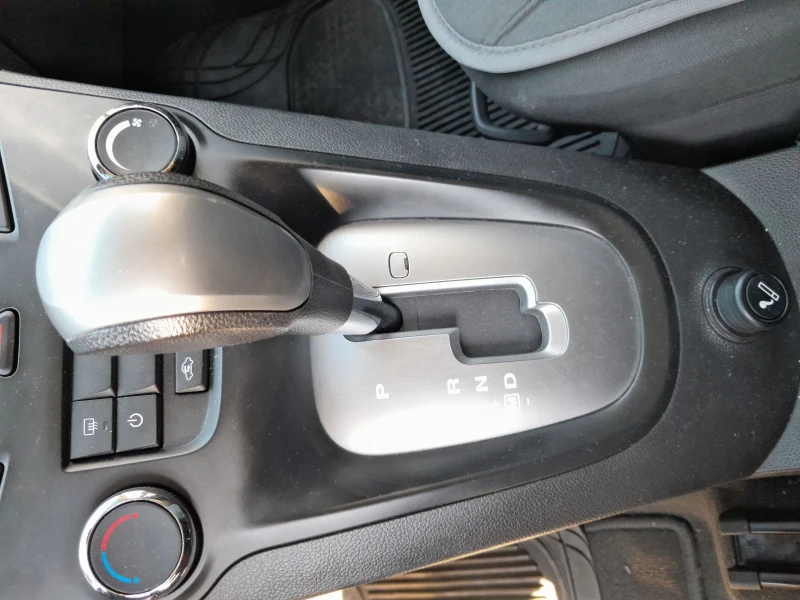 Chevrolet Orlando 2.0D 163к.с. АВТОМАТИК, снимка 7 - Автомобили и джипове - 52532445