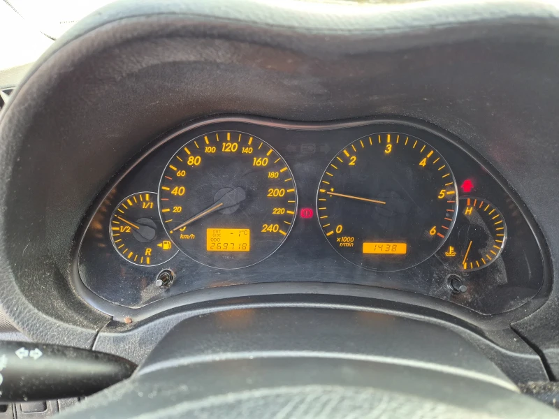 Toyota Avensis 2.0 D, снимка 9 - Автомобили и джипове - 53140910