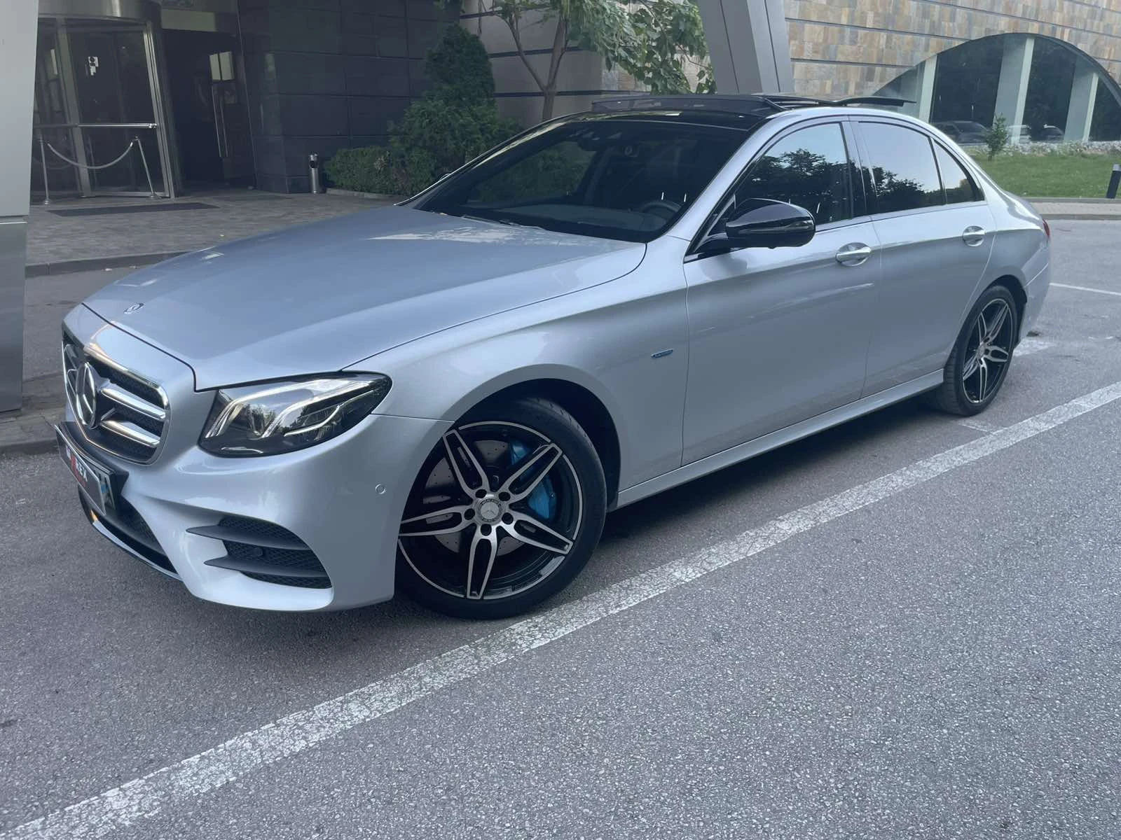 Mercedes-Benz E 350 AMG* WIDESCREEN* BURMEISTER* PANO* DIST+ * HUD * F - изображение 6