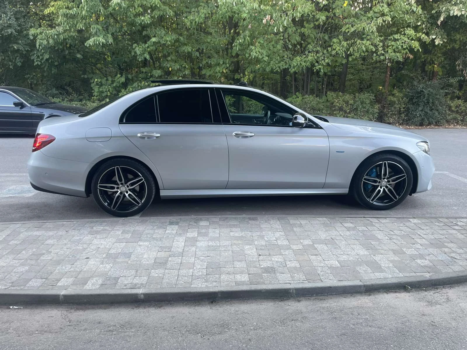 Mercedes-Benz E 350 AMG* WIDESCREEN* BURMEISTER* PANO* DIST+ * HUD * F - изображение 3
