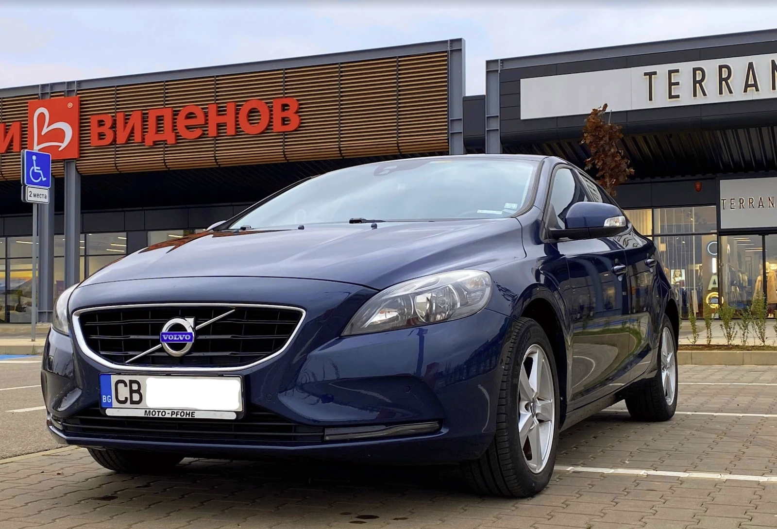 Volvo V40  - изображение 5