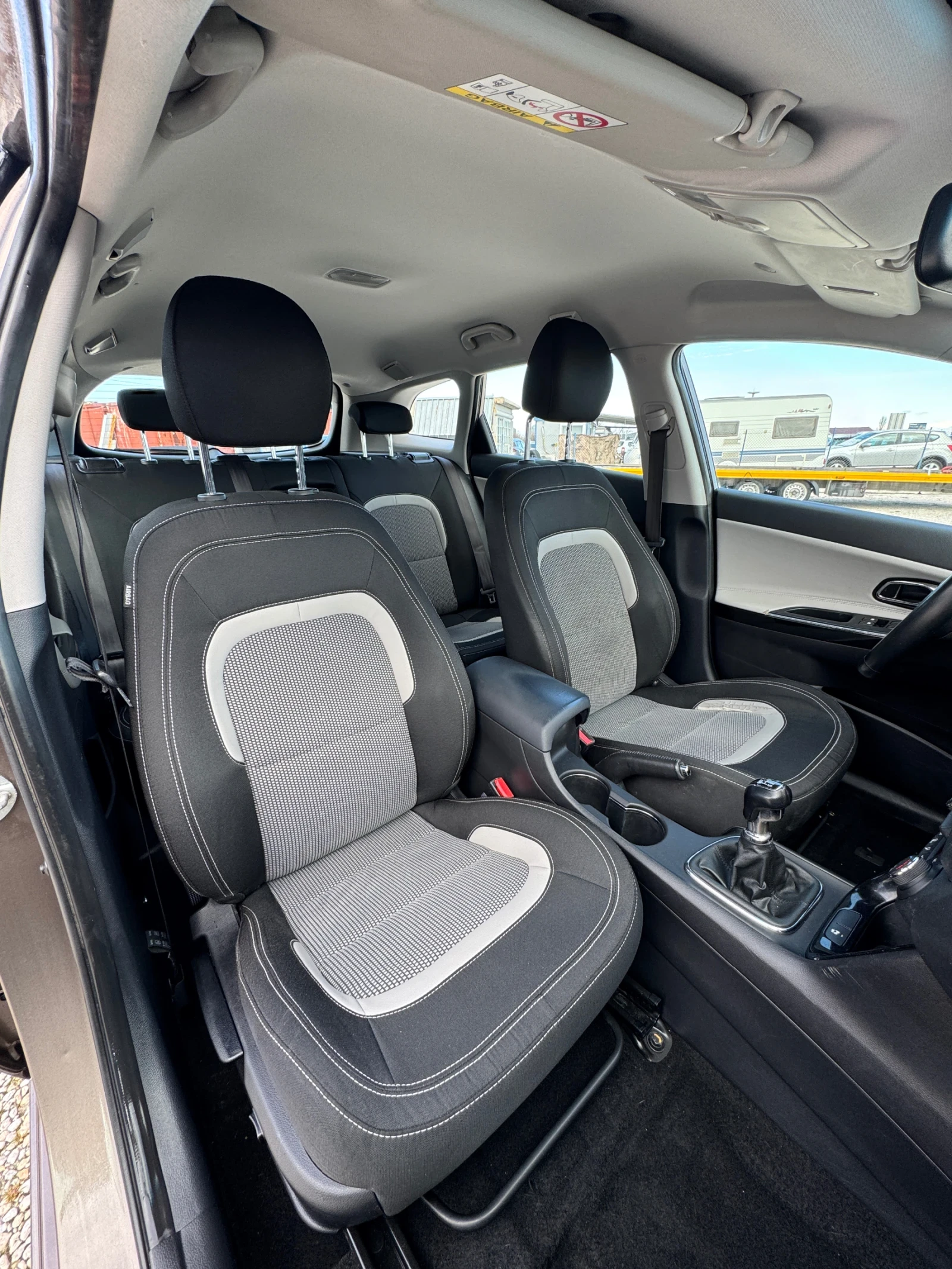 Kia Ceed 1.6 CRDI Navi Camera Business , снимка 11 - Автомобили и джипове - 53782307