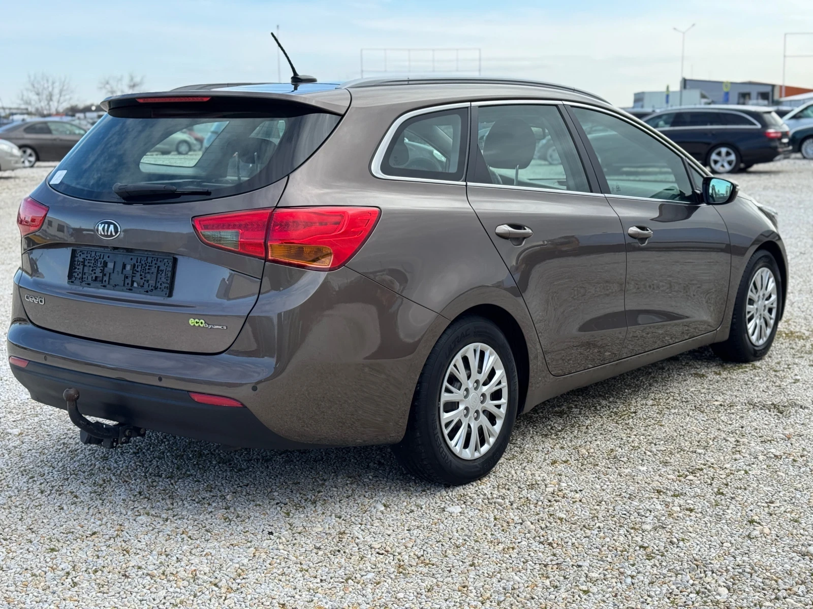 Kia Ceed 1.6 CRDI Navi Camera Business , снимка 4 - Автомобили и джипове - 53782307