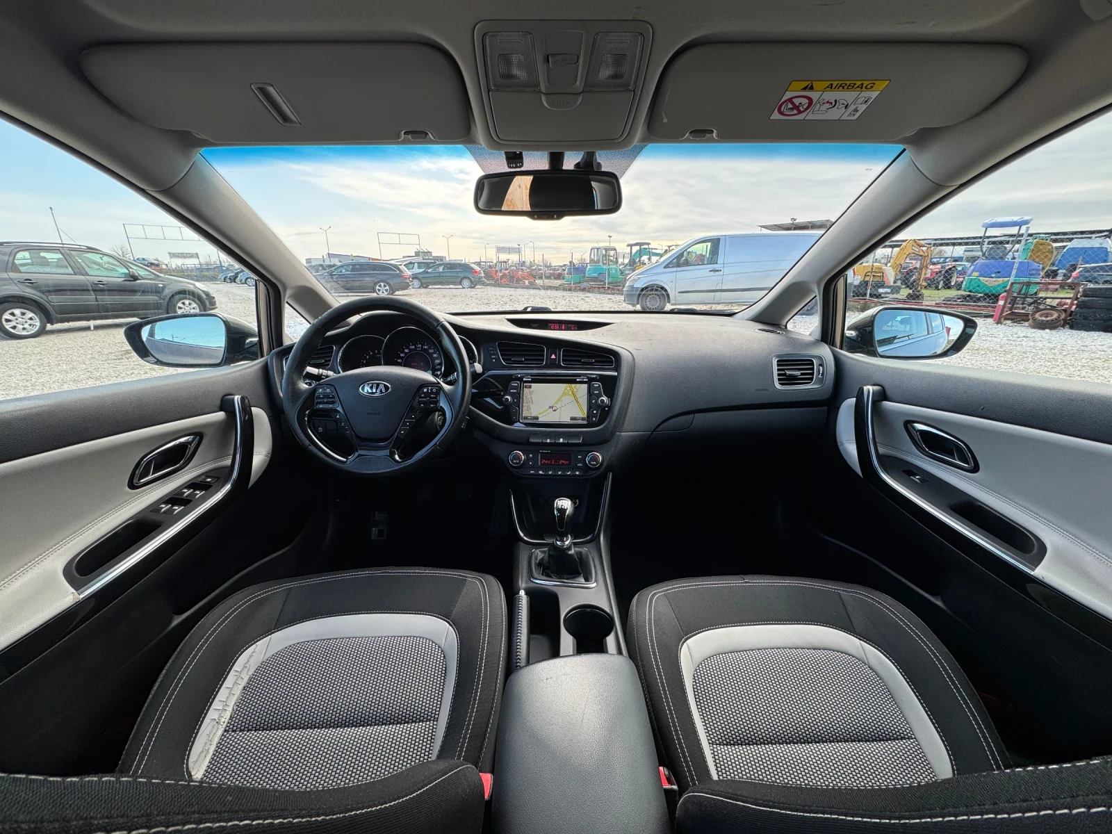 Kia Ceed 1.6 CRDI Navi Camera Business , снимка 13 - Автомобили и джипове - 53782307